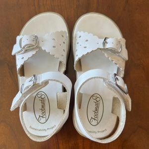 Footmates Velcro White Sandal - size 7